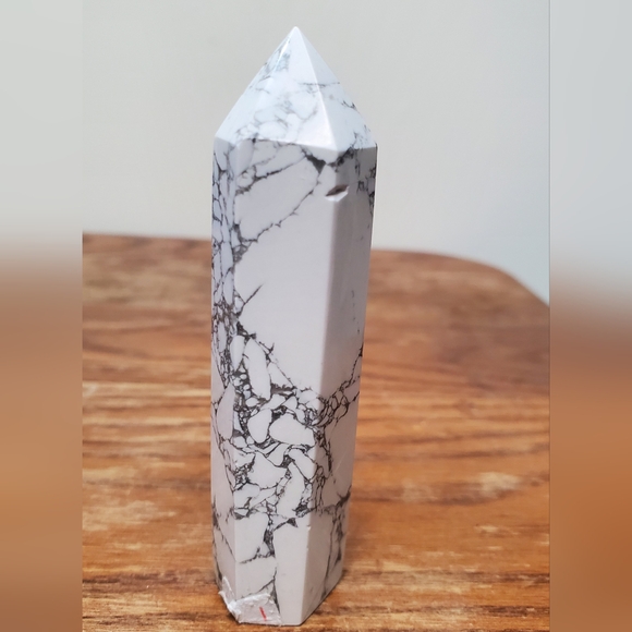 Howlite Crystal Tower - Picture 5 of 9